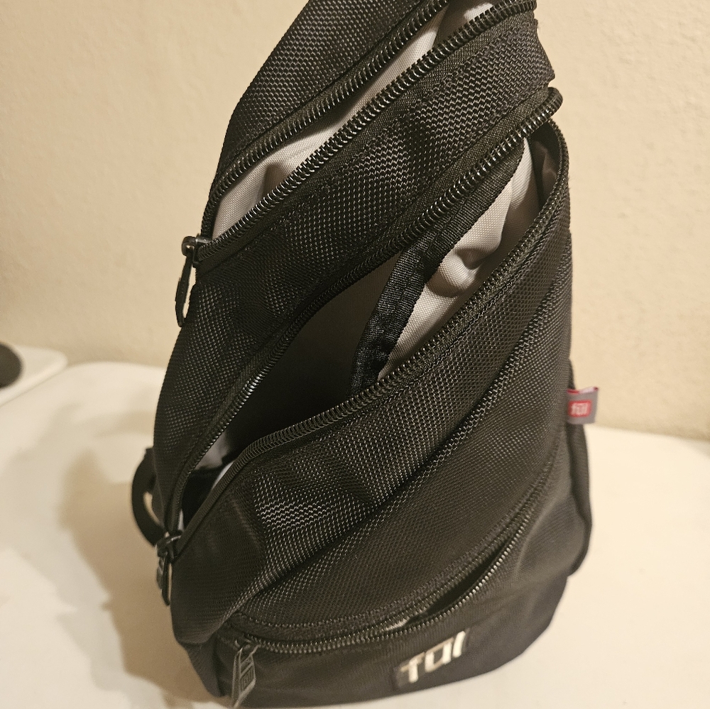 FūL Sling Shoulder Backpack - Picture 3 of 6